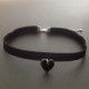 Collier ras de cou noir chic glamour coeur émail noir