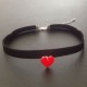 Collier ras de cou noir chic glamour coeur émail rouge vif